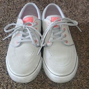 Nike Janowski youth size 5